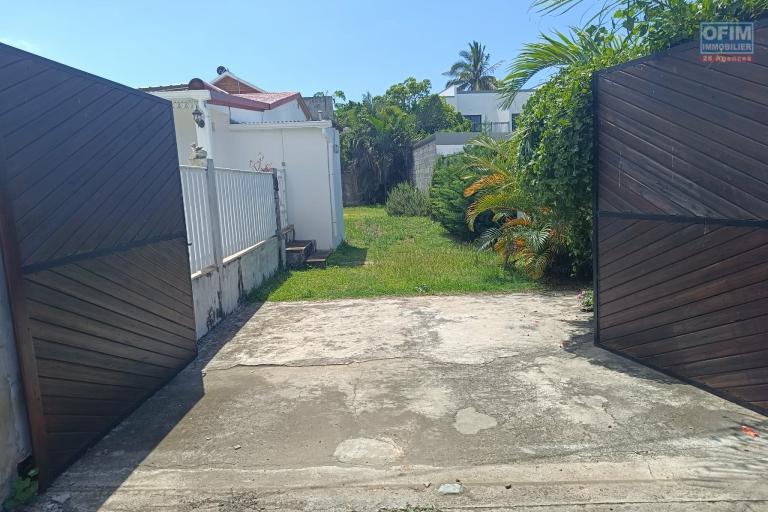 Ensemble immobilier T3 + T2 sur terrain de 572 m&sup2; avec piscine Saint Louis - ENTR&Eacute;E T3