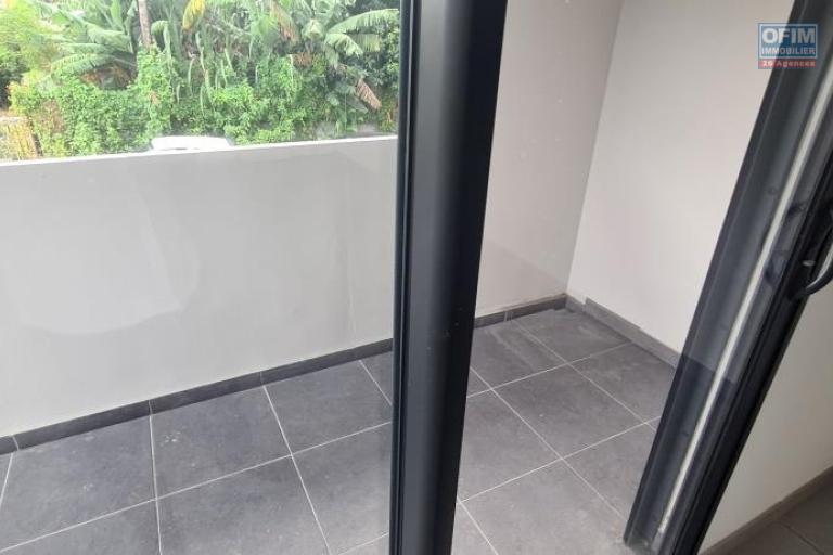 A louer grand studio neuf d'environ 34 m² dans résidence pour étudiants à l'université du Tampon