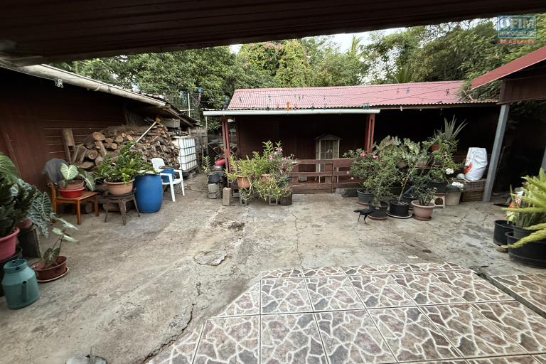 Terrain de 598 m² bien placé en hypercentre de St Pierre en zone UD