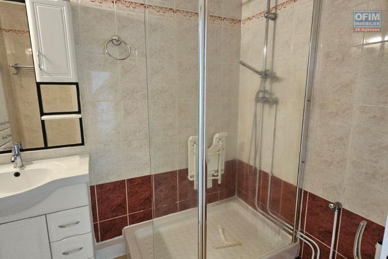 Appartement T3/T4 à Saint-Denis dans le Carré d’Or avec vue mer & montagne