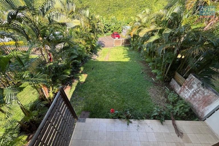 A vendre &agrave; La Montagne maison T5 avec jardin, mitoyenne d'un cot&eacute;, au calme d'une impasse