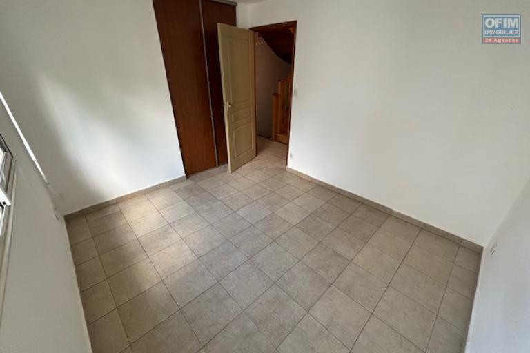 A vendre &agrave; La Montagne maison T5 avec jardin, mitoyenne d'un cot&eacute;, au calme d'une impasse