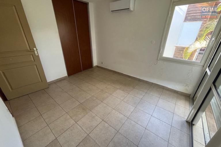 A vendre &agrave; La Montagne maison T5 avec jardin, mitoyenne d'un cot&eacute;, au calme d'une impasse