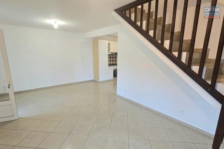 &Agrave; louer maison F4, 3 chambres climatis&eacute;es, cuisine &eacute;quip&eacute;e, terrasse, jardin cl&ocirc;tur&eacute;, endroit au calme