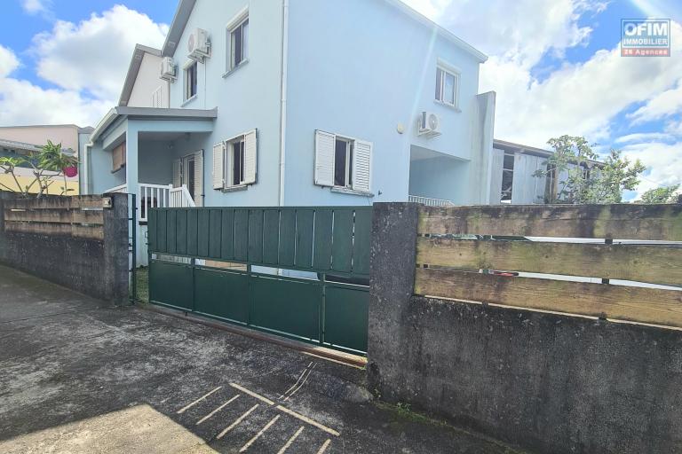 &Agrave; louer maison F4, 3 chambres climatis&eacute;es, cuisine &eacute;quip&eacute;e, terrasse, jardin cl&ocirc;tur&eacute;, endroit au calme