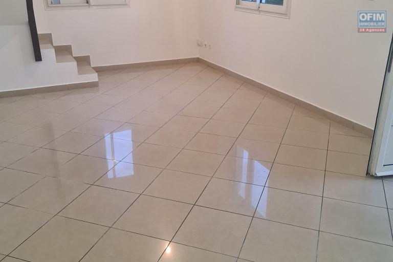 &Agrave; louer maison F4, 3 chambres climatis&eacute;es, cuisine &eacute;quip&eacute;e, terrasse, jardin cl&ocirc;tur&eacute;, endroit au calme