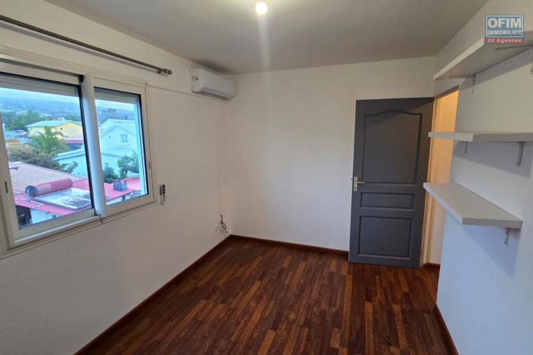 &Agrave; louer maison F4, 3 chambres climatis&eacute;es, cuisine &eacute;quip&eacute;e, terrasse, jardin cl&ocirc;tur&eacute;, endroit au calme