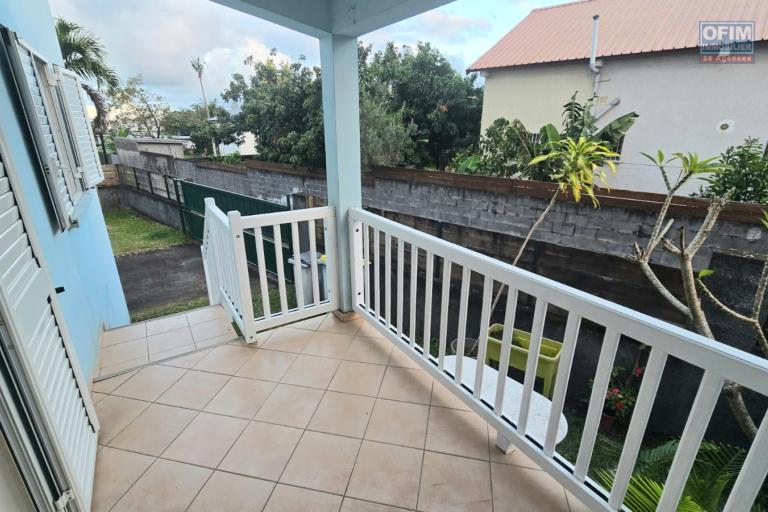 &Agrave; louer maison F4, 3 chambres climatis&eacute;es, cuisine &eacute;quip&eacute;e, terrasse, jardin cl&ocirc;tur&eacute;, endroit au calme