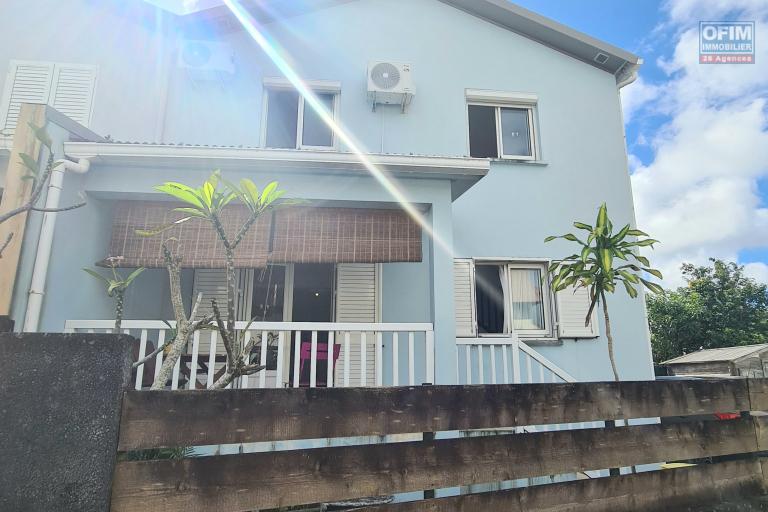 &Agrave; louer maison F4, 3 chambres climatis&eacute;es, cuisine &eacute;quip&eacute;e, terrasse, jardin cl&ocirc;tur&eacute;, endroit au calme