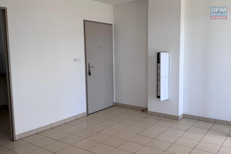 A louer bel appartement de type F3 lumineux sur la r&eacute;sidence BOIS DE SENTEUR avenue GEORGES BRASSENS &agrave; Sainte Clotilde.