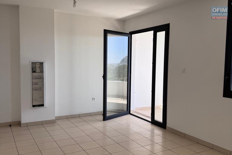 A louer bel appartement de type F3 lumineux sur la r&eacute;sidence BOIS DE SENTEUR avenue GEORGES BRASSENS &agrave; Sainte Clotilde.