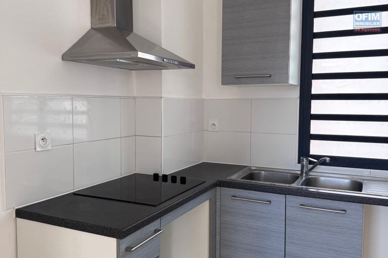 A louer bel appartement de type F3 lumineux sur la r&eacute;sidence BOIS DE SENTEUR avenue GEORGES BRASSENS &agrave; Sainte Clotilde.