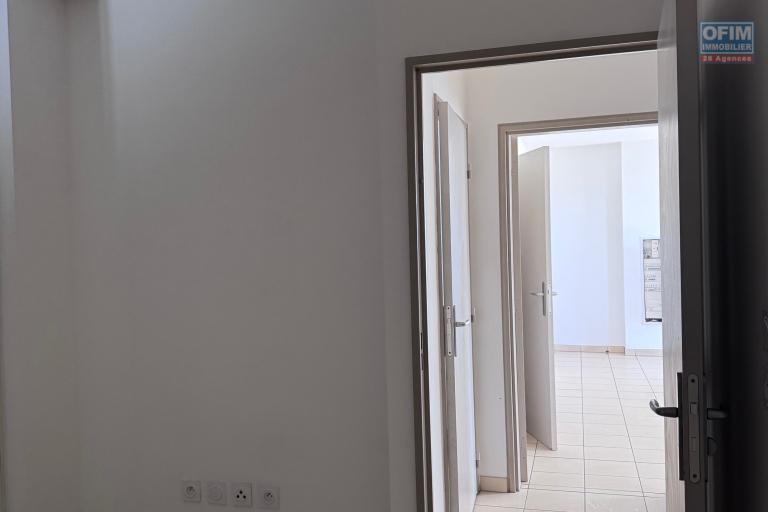 A louer bel appartement de type F3 lumineux sur la r&eacute;sidence BOIS DE SENTEUR avenue GEORGES BRASSENS &agrave; Sainte Clotilde.