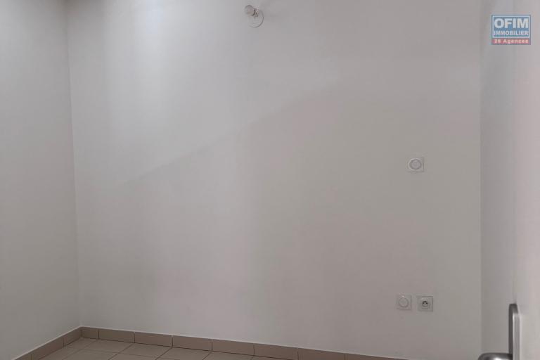 A louer bel appartement de type F3 lumineux sur la r&eacute;sidence BOIS DE SENTEUR avenue GEORGES BRASSENS &agrave; Sainte Clotilde.