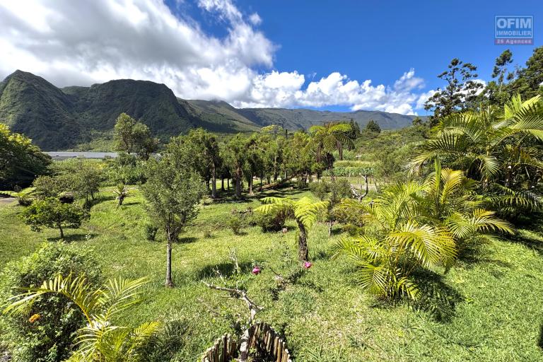 A vendre exceptionnelle Villa sur un terrain de 3100 m2 &agrave; la PLaine des Palmistes