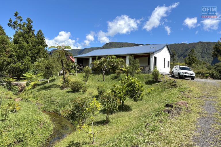 A vendre exceptionnelle Villa sur un terrain de 3100 m2 &agrave; la PLaine des Palmistes