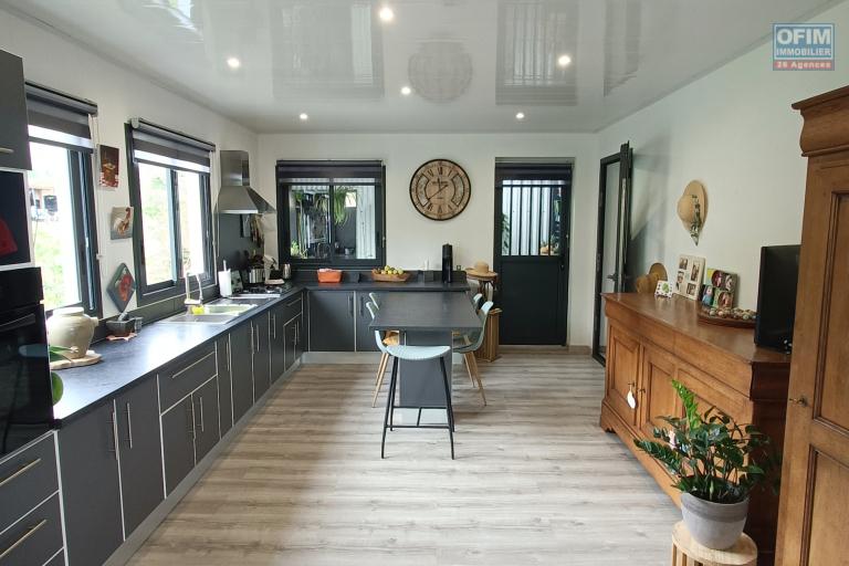 A vendre exceptionnelle Villa sur un terrain de 3100 m2 &agrave; la PLaine des Palmistes