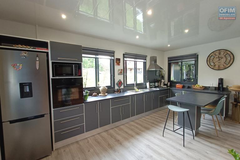 A vendre exceptionnelle Villa sur un terrain de 3100 m2 &agrave; la PLaine des Palmistes