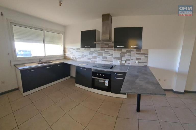 A vendre appartement F2 avec grande varangue ET jardinet le Tampon 14 &eacute;me