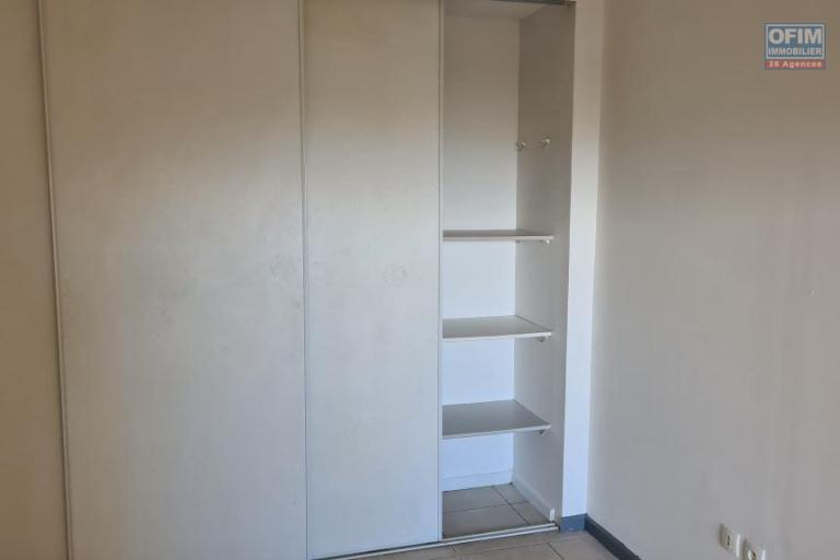 A vendre appartement F2 avec grande varangue ET jardinet le Tampon 14 &eacute;me