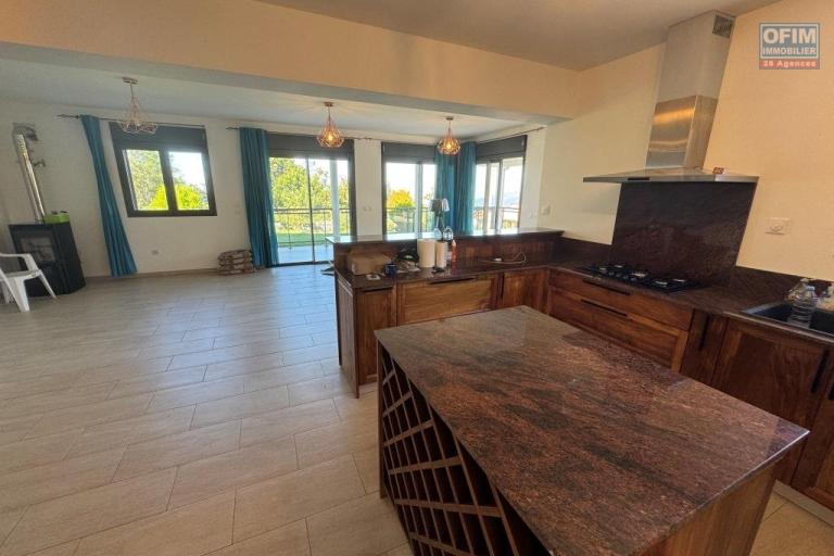 Exceptionnel : A louer, villa de type F5 d'environ 183 m&sup2; &agrave; Bois Court la Plaine des cafres