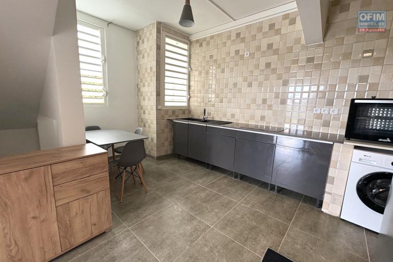 A louer grand T2 meubl&eacute; au niveau du coll&egrave;ge du Bassin Bleu Sainte-Anne