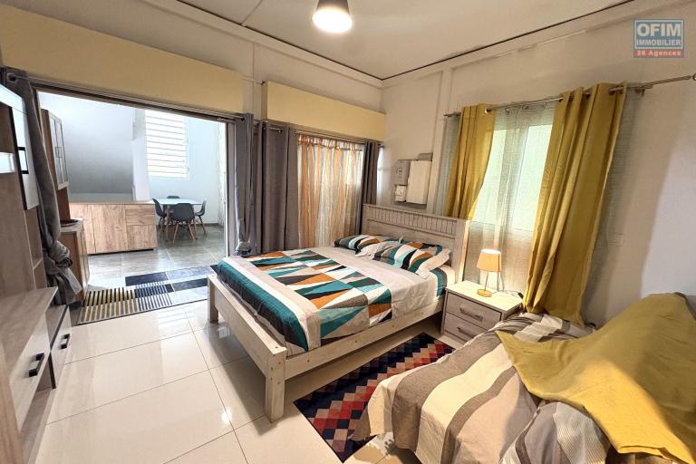 A louer grand T2 meubl&eacute; au niveau du coll&egrave;ge du Bassin Bleu Sainte-Anne