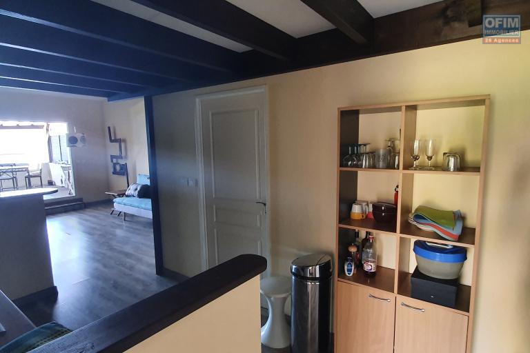 A louer à Saint Leu appartement T1 bis meublé avec vue mer