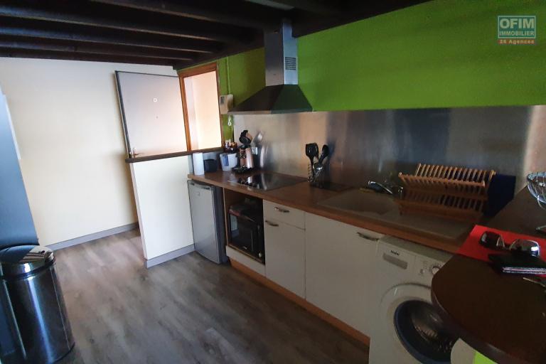A louer à Saint Leu appartement T1 bis meublé avec vue mer