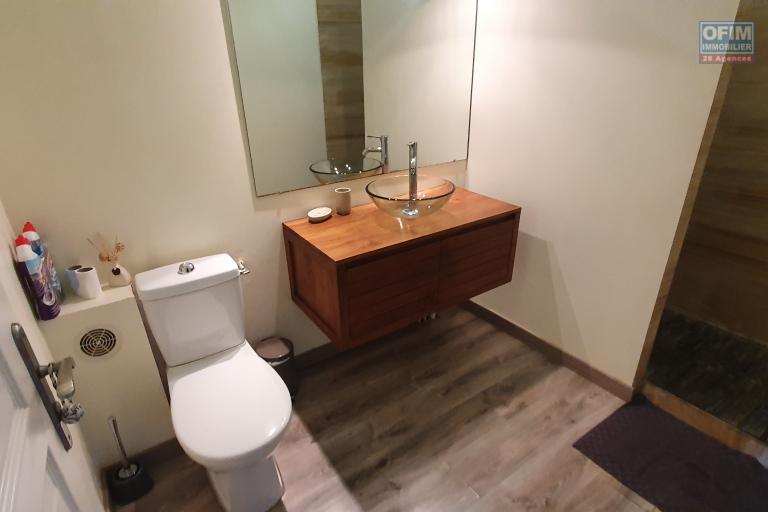 A louer à Saint Leu appartement T1 meublé avec vue mer