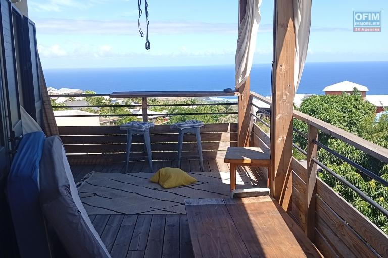 A VENDRE MAISON F4 DE 180 M2 DE SURFACE AVEC PISCINE ET VUE MER A PITON ST LEU