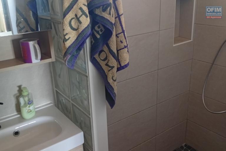 A VENDRE MAISON F4 DE 180 M2 DE SURFACE AVEC PISCINE ET VUE MER A PITON ST LEU