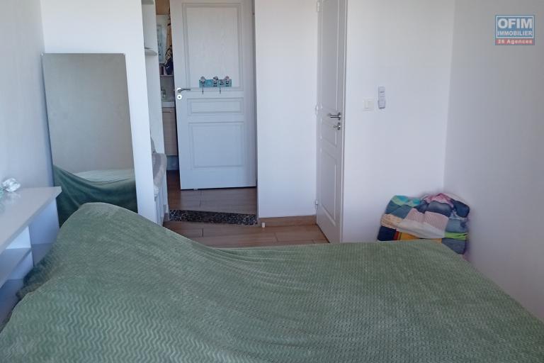 A VENDRE MAISON F4 DE 180 M2 DE SURFACE AVEC PISCINE ET VUE MER A PITON ST LEU