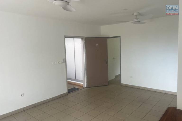 A louer appartement de type T4 dans une petite r&eacute;sidence proche &eacute;cole et petite vue mer