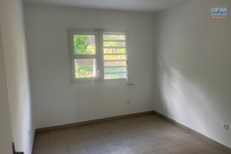 A louer appartement de type T4 dans une petite r&eacute;sidence proche &eacute;cole et petite vue mer