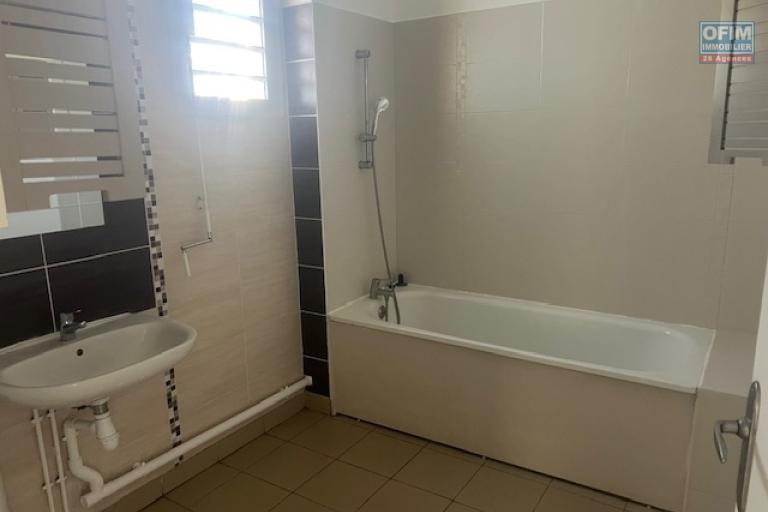 A louer appartement de type T4 dans une petite r&eacute;sidence proche &eacute;cole et petite vue mer