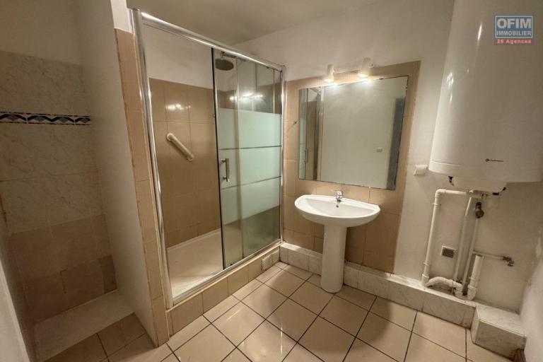 A louer- bel appartement de type F3 Proche centre ville