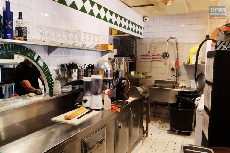 A Vendre Restaurant LE GRILLADIN Place du Marché à Saint-Gilles les Bains | 236 500€