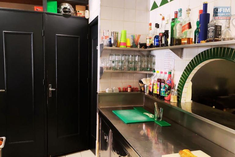 A Vendre Restaurant LE GRILLADIN Place du Marché à Saint-Gilles les Bains | 236 500€