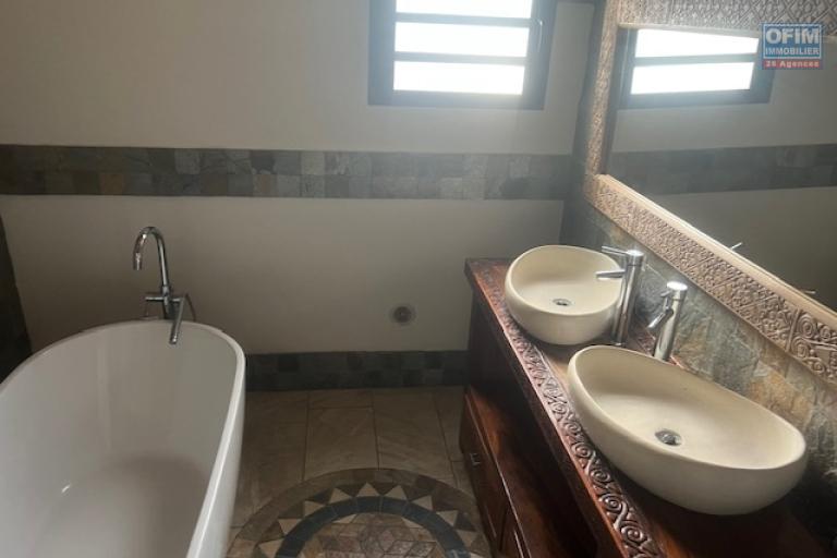 À louer – Belle villa F4 avec piscine – Quartier du Manirons