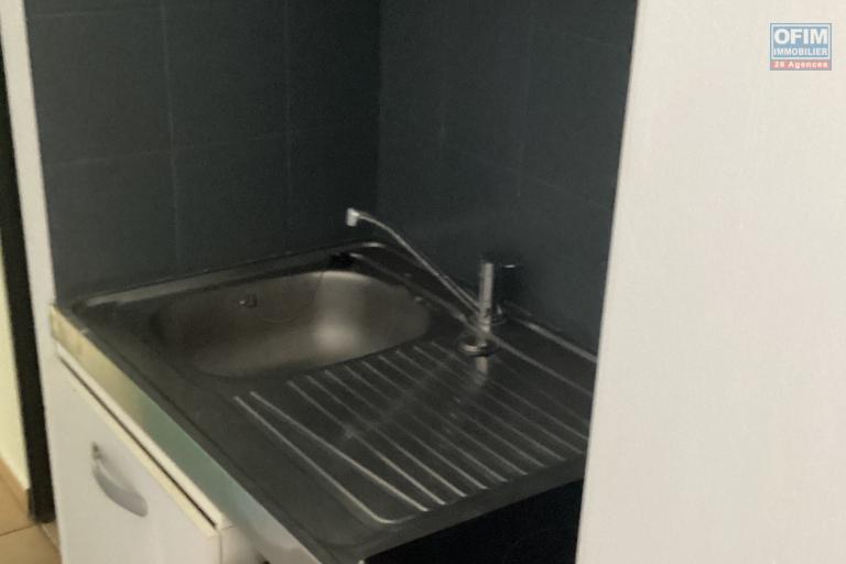 &Agrave; louer &ndash; Studio meubl&eacute; et &eacute;quip&eacute; a Saint - Clotilde