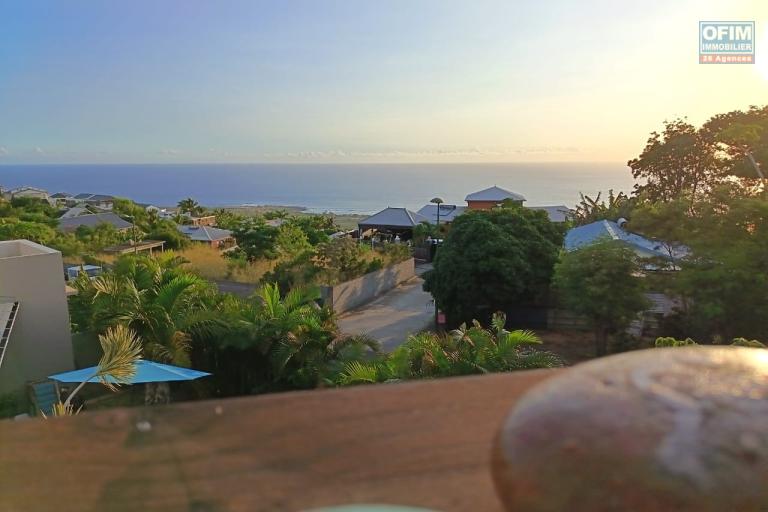 A VENDRE MAISON F4 DE 180 M2 DE SURFACE AVEC PISCINE ET VUE MER A ST LEU