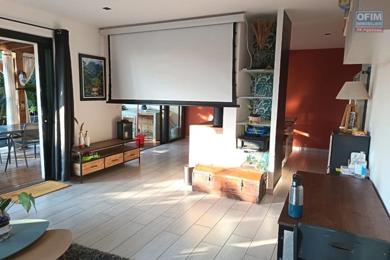 A VENDRE MAISON F4 DE 180 M2 DE SURFACE AVEC PISCINE ET VUE MER A ST LEU