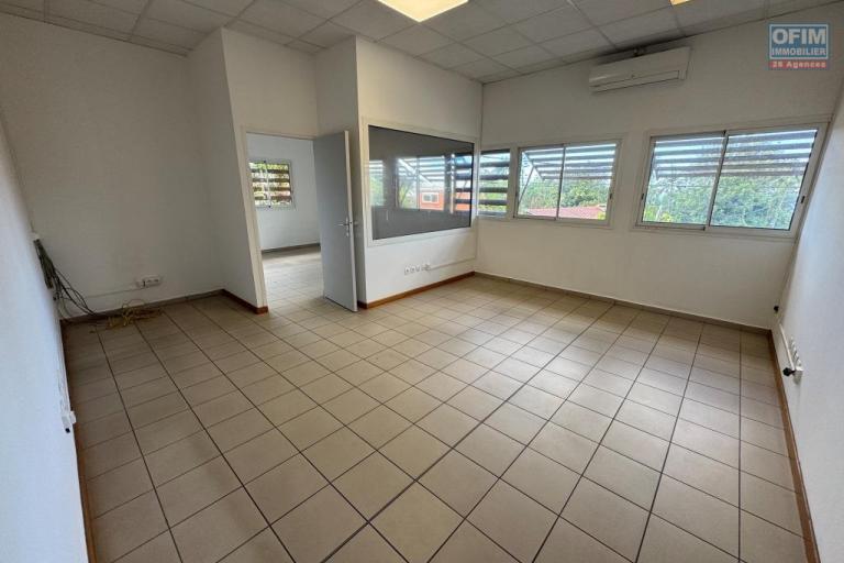 A louer - Ensemble de quatre superbes locaux professionnels de 70 m&sup2; chacun