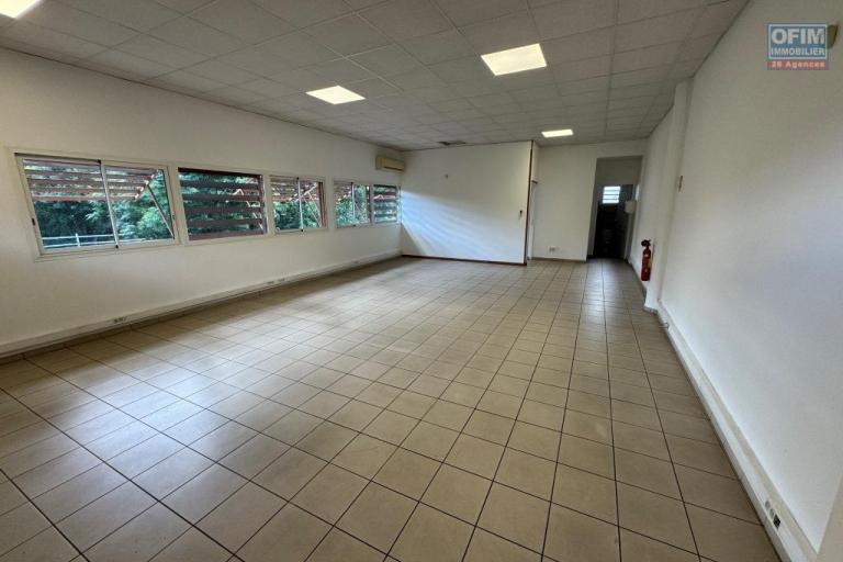 A louer - Ensemble de quatre superbes locaux professionnels de 70 m² chacun