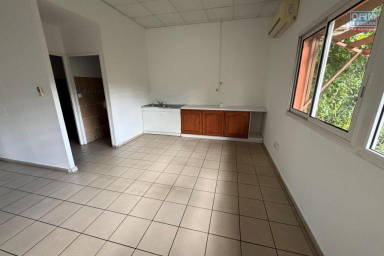 A louer - Ensemble de quatre superbes locaux professionnels de 70 m&sup2; chacun