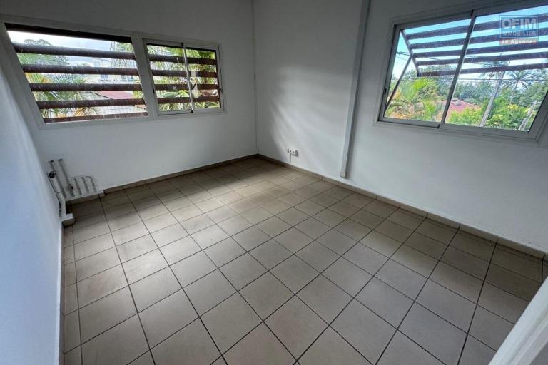 A louer - Ensemble de quatre superbes locaux professionnels de 70 m&sup2; chacun