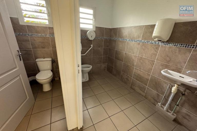 A louer - Ensemble de quatre superbes locaux professionnels de 70 m&sup2; chacun