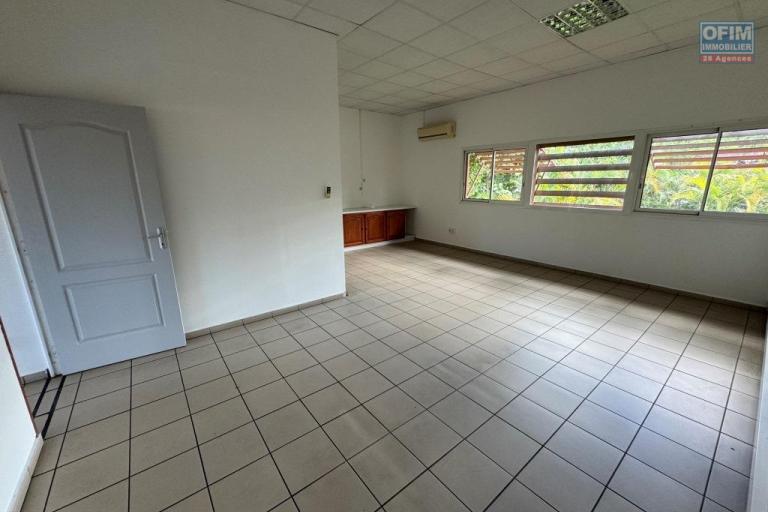 A louer - Ensemble de quatre superbes locaux professionnels de 70 m&sup2; chacun