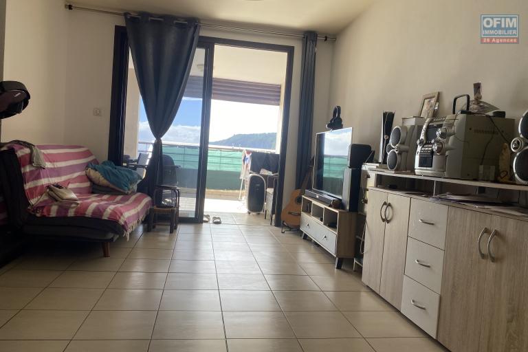 A vendre belle appartement type T3 au centre ville de la Possession avec belle vue mer et montagne .